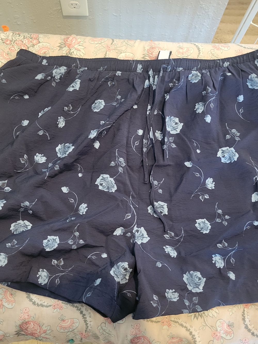 TORRID NWT Navy and Light Blue Floral SHORTS - Picture 2 of 4